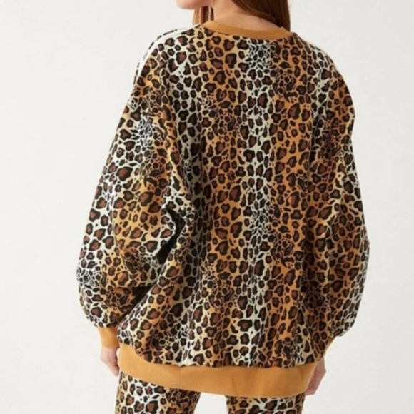Adidas animal print over sized sweatshirt - L - Picture 2 of 8